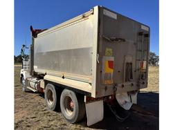 2010 Kenworth
T402 Truck & Dog Trailer Package