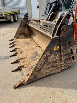 John Deere 317G Skid Steer