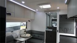 2025 Franklin
                Razor