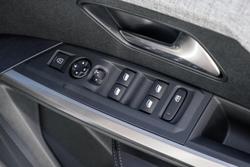 2025 Peugeot 3008 Allure Hybrid P64 MY25 Okenite White