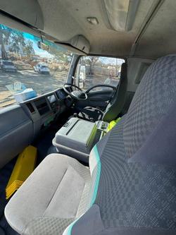 2013 Isuzu Fsr 850 Curtain Side Truck