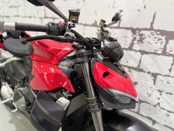 2023 Ducati Streetfighter V2 Streetfighter Red