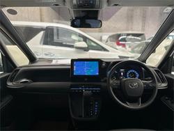 2025 Toyota Noah Hybrid X