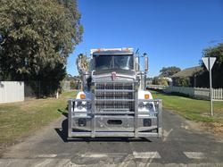 2011 Kenworth T409 Sar White