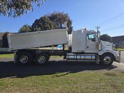 2011 Kenworth T409 Sar White