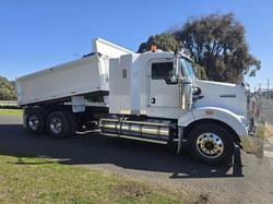 2011 Kenworth T409 Sar White