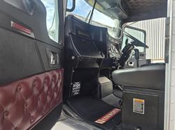 2011 Kenworth T409 Sar White