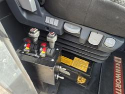 2011 Kenworth T409 Sar White