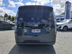 2022 Hyundai
                STARIA Highlander