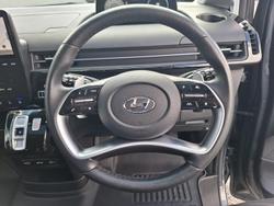 2022 Hyundai
                STARIA Highlander