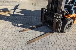 2002 Toyota 02-7Fg35 3.5T Forklift Orange