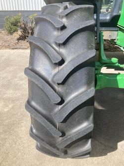  John Deere
                6090Mc 