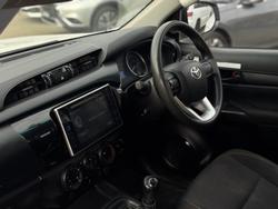 2019 Toyota
Hilux SR