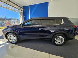 2022 Mitsubishi Outlander ES