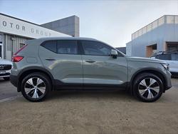 2025 Volvo XC40 Plus B4