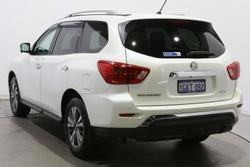 2019 Nissan
Pathfinder ST-L