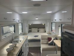 2025 Supreme 2000_R_K1e1_T Classic Tourer 20'