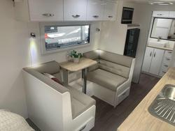 2025 Supreme 2000_R_K1e1_T Classic Tourer 20'