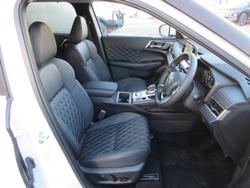 2025 Mitsubishi Outlander PHEV Exceed