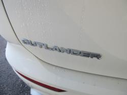 2025 Mitsubishi Outlander PHEV Exceed