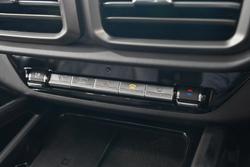 2025 LDV
D90 Executive