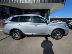 2016 Mitsubishi Outlander LS