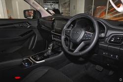 2025 Isuzu
                MU-X LS-U