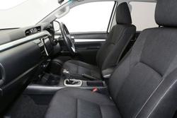 2020 Toyota Hilux SR5