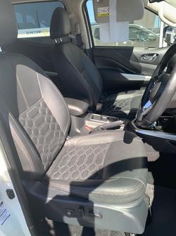 2022 NISSAN D23 ST-X NAVARA 4X4 2.3 DSL AUTO DC ST-X LN WHITE PEARL