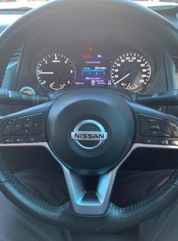 2022 NISSAN D23 ST-X NAVARA 4X4 2.3 DSL AUTO DC ST-X LN WHITE PEARL