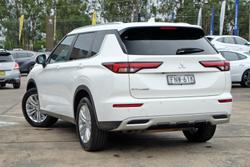 2023 Mitsubishi Outlander LS