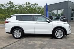 2023 Mitsubishi Outlander LS