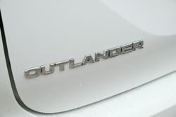 2023 Mitsubishi Outlander LS