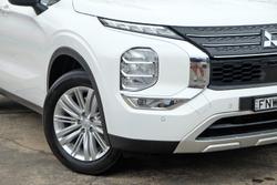 2023 Mitsubishi Outlander LS