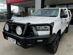 2021 Toyota
                Hilux SR