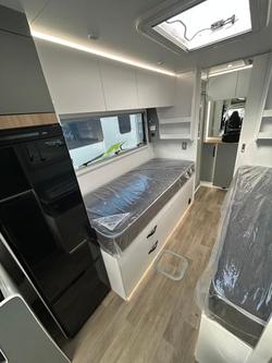 2025 Avan Ovation M10