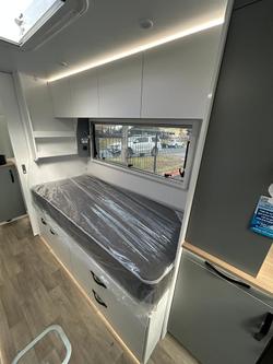 2025 Avan Ovation M10