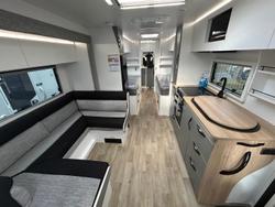 2025 Avan Ovation M10