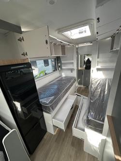 2025 Avan Ovation M10