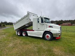 2011 Freightliner Century C(S/T)112