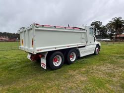 2011 Freightliner Century C(S/T)112