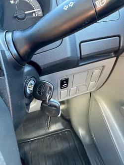 2009 Toyota Hilux Workmate TGN16R MY09 4x2 Glacier White