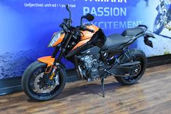 2022 Ktm 890 DUKE Orange