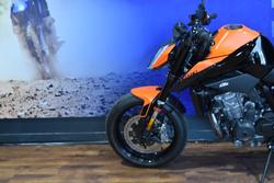 2022 Ktm 890 DUKE Orange
