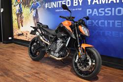 2022 Ktm 890 DUKE Orange