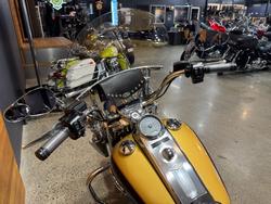 2017 Harley-davidson FLHR ROAD KING Gold