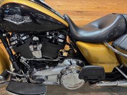 2017 Harley-davidson FLHR ROAD KING Gold