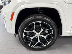 2023 Jeep
Grand Cherokee Summit Reserve 4xe