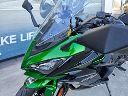 2022 Kawasaki Z1000 Green