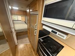 2004 Winnebago Explorer 2584